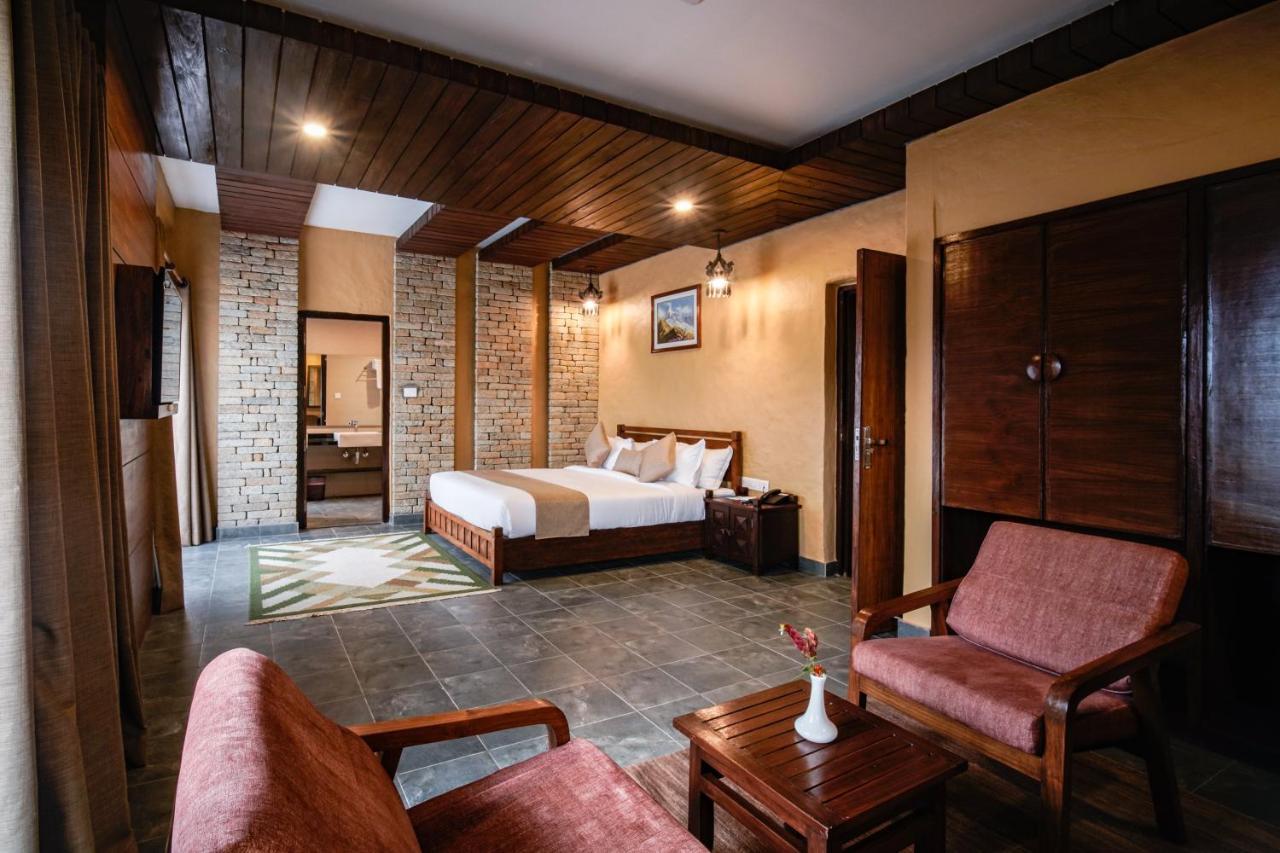 Bar Peepal Resort โพคารา ภายนอก รูปภาพ A room at the resort