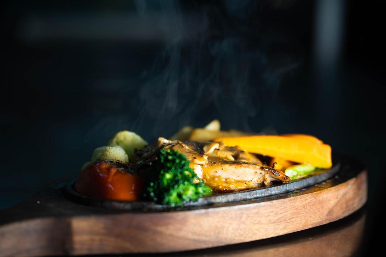 Bar Peepal Resort โพคารา ภายนอก รูปภาพ A sizzler