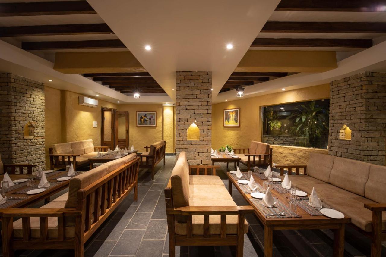 Bar Peepal Resort โพคารา ภายนอก รูปภาพ The interior of a restaurant in Kathmandu, Nepal