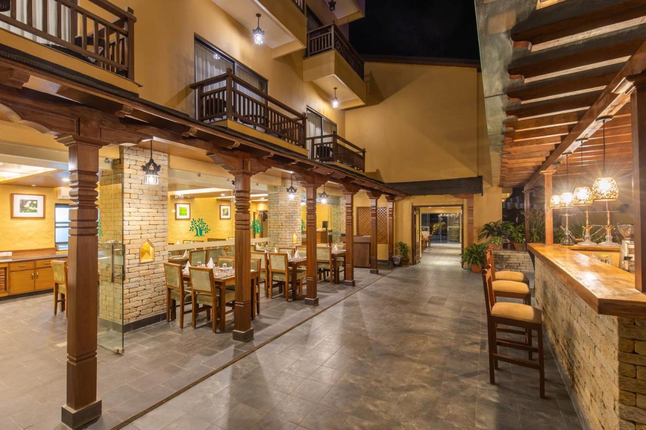 Bar Peepal Resort โพคารา ภายนอก รูปภาพ The interior of the hotel