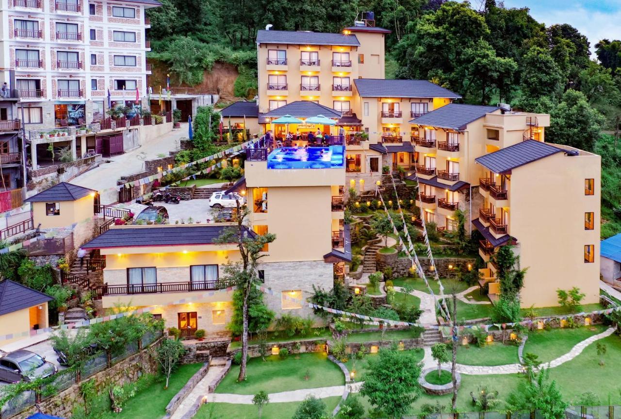 Bar Peepal Resort โพคารา ภายนอก รูปภาพ The Glades Resort and Villas