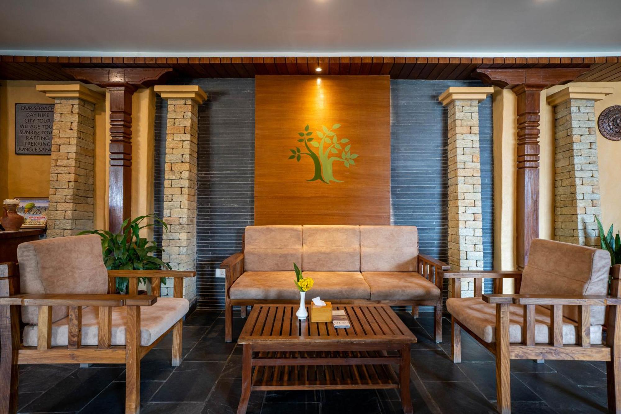 Bar Peepal Resort โพคารา ภายนอก รูปภาพ The lobby of the hotel