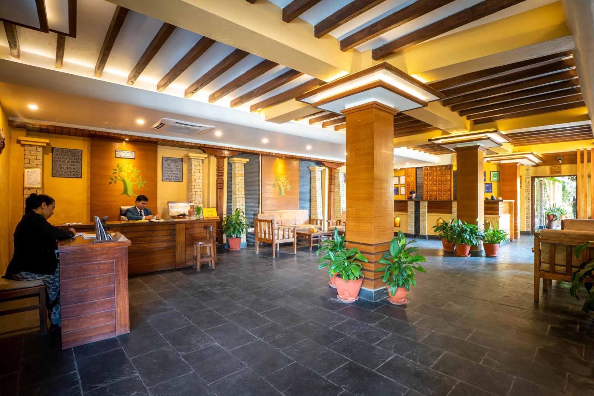 Bar Peepal Resort โพคารา ภายนอก รูปภาพ Lobby