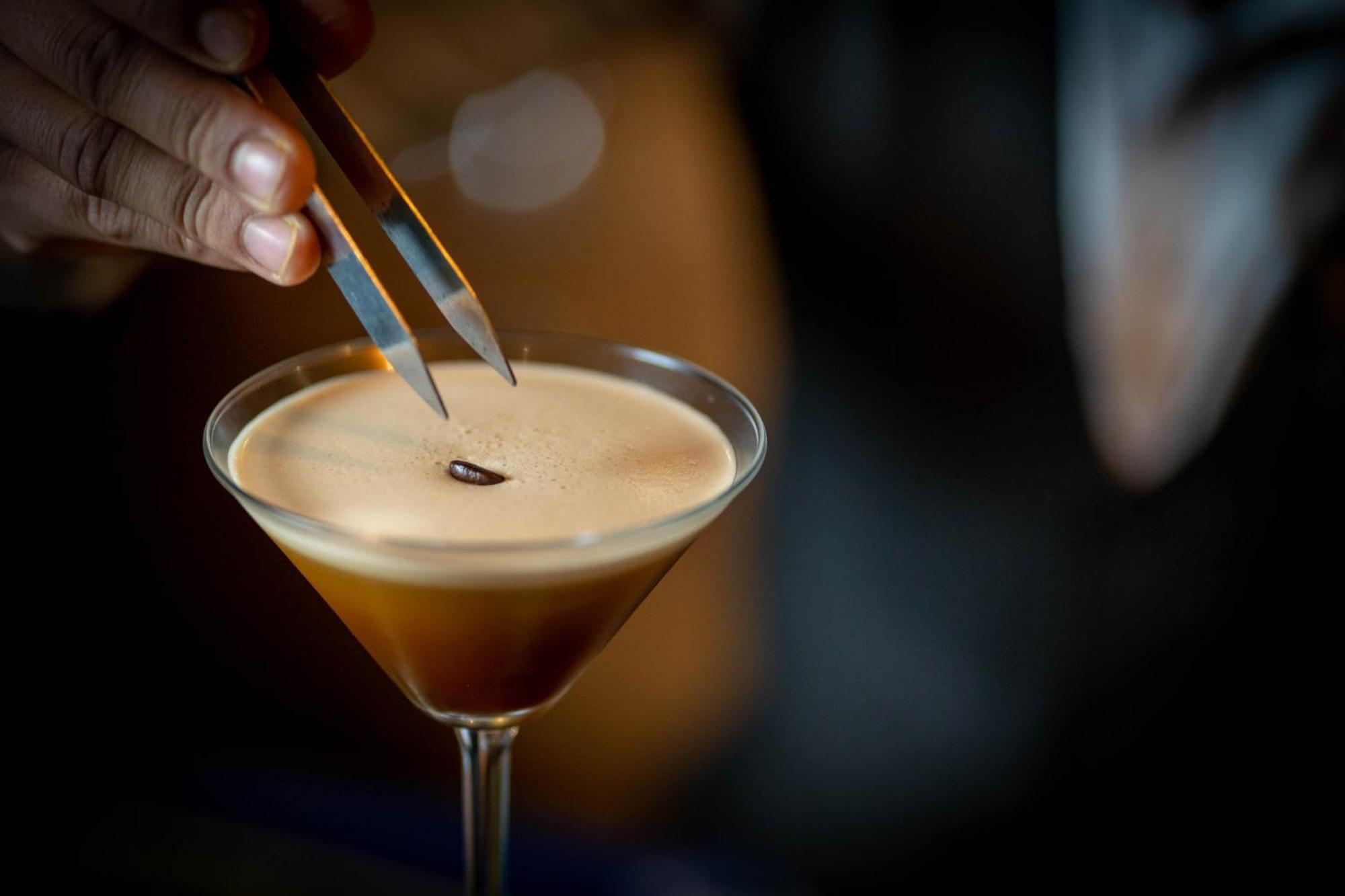 Bar Peepal Resort โพคารา ภายนอก รูปภาพ A chocolate martini