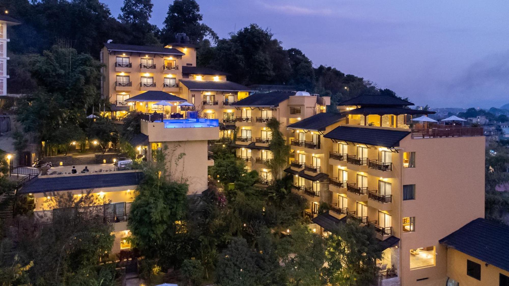 Bar Peepal Resort โพคารา ภายนอก รูปภาพ The Royal Paradise Hotel and Spa