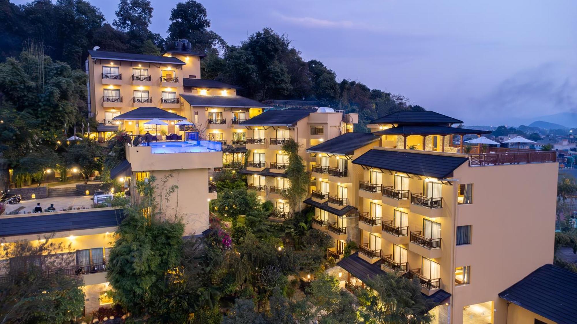 Bar Peepal Resort โพคารา ภายนอก รูปภาพ The Royal